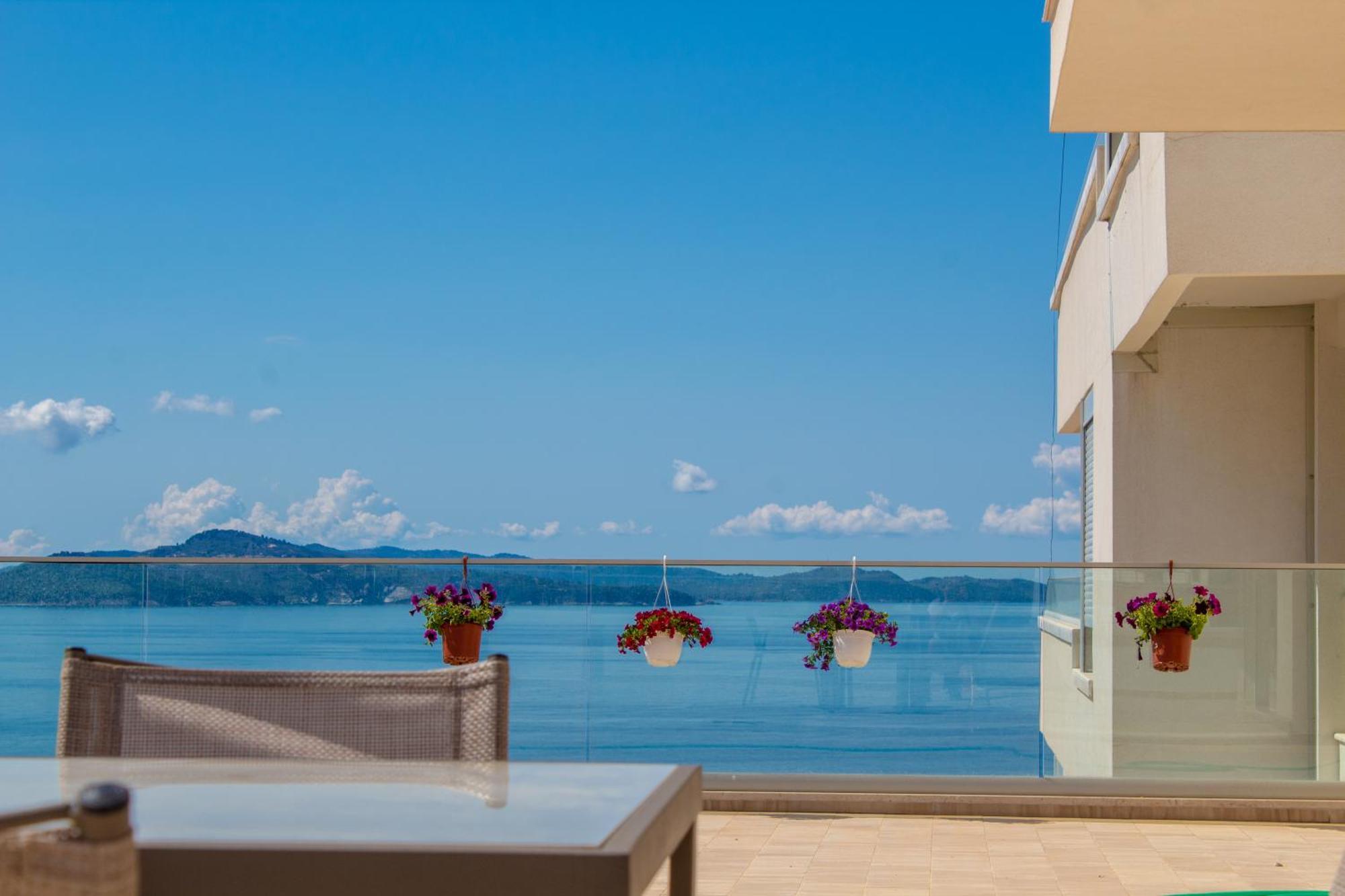 Luxury Sea View Apartaments Саранда Екстер'єр фото